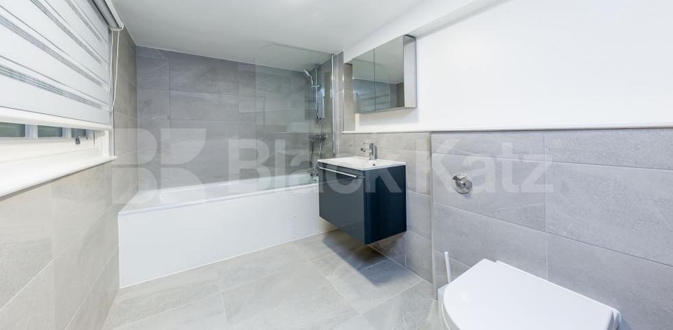 			GARDEN FLAT MINS TO REGENTS PARK!, 2 Bedroom, 1 bath, 1 reception Flat			 Gloucester Crescent, REGENTS PARK/CAMDEN 